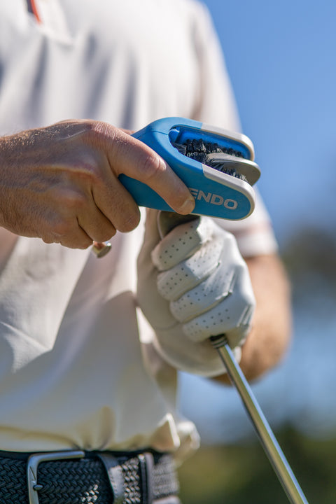 Fendo’s dual-sided Grip Fit bristle cartridge wrapping around an iron for precise groove cleaning.